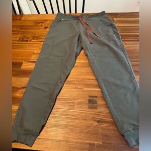 Figs Zamora charcoal burgundy string joggers scrub size m